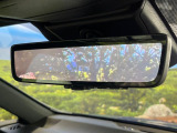 【デジタルインナーミラー】後席の大きな荷物や同乗者で後方が確認しづらい時でも安心!カメラが撮影した車両後方の映像をルームミラー内に表示。クリアな視界で状況の確認が可能です!
