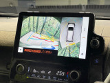 【パノラミックビューモニター】専用のカメラにより、上から見下ろしたような視点で360度クルマの周囲を確認することができます☆死角部分も確認しやすく、狭い場所での切り返しや駐車もスムーズに行えます。