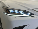 【LEDヘッドライト】悪天候や夜間走行時も良好な視界を確保し安心して運転できる高輝度LEDヘッドライトを装備!点灯速度が早く、消費電力も抑えられています。