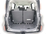 広々としていて、荷物が載せやすいトランクルームですよ(^^)/三列目シートを収納すれば、更に広くお使い頂けますよ♪