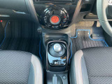 電動車用のシフトになります。操作はとても簡単で、すぐに慣れていただけます。