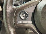 ステアリングにオーディオ操作スイッチが付いています。オーディオ画面に直接タッチしなくても操作が出来ますので、運転に集中できます。