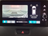 バックでの車庫入れも安心です!リアカメラが付いているバックモニター付のナビディスプレイを装備しております。バンパーについているソナーや、操作線もついており距離感も画面から確認できます。