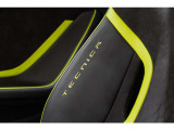 Sport Seat (Standard Size):サイドサポートにはTECNICAの刺繍が入ります。
