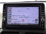 【ナビ】メモリーナビ(MM321D-L)付きです。目的地を設定すれば初めての場所でも簡単に行くことができます。もちろん音楽だって聴けちゃいます♪