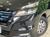 【LEDヘッドライト】悪天候や夜間走行時も良好な視界を確保し安心して運転できる高輝度LEDヘッドライトを装備!点灯速度が早く、消費電力も抑えられています。