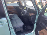 ドア開口部も大きく、乗り降りしやすいと好評です。また、着座位置も高いので運転時の視界も良く安心して運転できます。