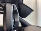 【ルームミラー一体型ETC】BMWといえばルームミラー一体型のETC。ドライバーから差し込めるかたちになっておりますので、差し忘れの際も慌てずにご利用いただけます。