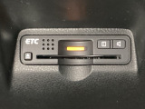ハンドルの左下にETCがついています。高速道路の料金所の通過も楽々です。カードの取り出しもしやすい場所についています。