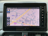 日産純正9インチメモリーナビ(MM223D-L)装備。スマートフォンによる部分地図更新、Bluetooth接続での音楽視聴、快適な画面操作と高音質なオーディオ再生。