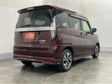 右斜め後ろからのフォルム!ボックス型で車体全体を把握しやすく運転しやすそうですね♪