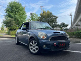 ミニコンバーチブル クーパーSの右前から見た外観です。車両全体のバランスが分かりやすい一枚です。