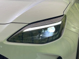 【LEDヘッドライト】悪天候や夜間走行時も良好な視界を確保し安心して運転できる高輝度LEDヘッドライトを装備!点灯速度が早く、消費電力も抑えられています。