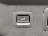 【パワーバックドア】スマートキーや運転席のボタンを押すだけでリアゲートが自動で開閉します!荷物を持っている時や、高い位置にあるバックドアを閉める際に便利な機能です♪