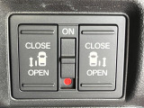 【両側パワースライドドア】スマートキーや運転席のスイッチで後席両側スライドドアの開閉が可能♪電動だから力を入れてドアを開ける必要が無く、小さなお子様でも簡単に開け閉めでき快適です♪