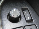 こちらのヴォクシーはオートミラー付き!うっかり閉じ忘れの無いように、鍵を閉めるとミラーも閉じ、エンジン掛ければミラーが開きます!あると便利なんです♪