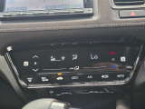 車内環境を自動でコントロールするフルオートエアコン。長距離ドライブも快適です。