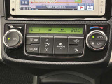 オートエアコンは温度を設定するだけで、自動で風量などを設定してくれます。運転しながら操作も必要ないので、安全性も向上します。
