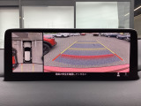 狭い場所での駐車やすれ違いなどでより的確な運転操作に役立つ360&deg;ビューモニターが装備されています。