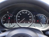 必要な情報を確認しやすいメーターまわりです。運転中の見やすさもポイントです。