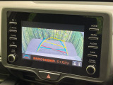 【バックカメラ】駐車時に後方がリアルタイム映像で確認できます。大型商業施設や立体駐車場での駐車時や、夜間のバック時に大活躍!運転スキルに関わらず、今や必須となった装備のひとつです!