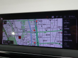 【純正ナビゲーション】BMWのナビゲーションは操作性も良く、詳細な地図情報と交通状況を見やすく表示し、快適なドライビングをサポートしながら目的地までナビゲートします