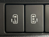 【両側パワースライドドア】スマートキーや運転席のスイッチで後席両側スライドドアの開閉が可能♪電動だから力を入れてドアを開ける必要が無く、小さなお子様でも簡単に開け閉めでき快適です♪