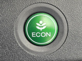 ワンタッチで省燃費走行をサポートするECONスイッチを装備。
