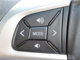 運転中、オーディオの操作をしてて、ハッとしたことはありませんか?ステアリングスイッチは、運転中でもハンドルでオーディオの操作が可能です。安全なドライブをサポートします。