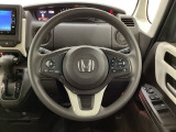 ハンドルにHondaセンシング系のクルーズコントロールやレーンキープアシストなどのスイッチと、オーディオの操作スイッチが装備されています。ハンドルから手を離さず安全に操作できます。