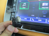 グローブボックス内にUSBコードが収納されています。