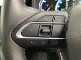 運転中、オーディオの操作をしてて、ハッとしたことはありませんか?ステアリングスイッチは、運転中でもハンドルでオーディオの操作が可能です。安全なドライブをサポートします。