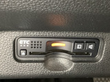 ハンドルの左下にETCがついています。高速道路の料金所の通過も楽々です。 カードの取り出しもしやすい場所についています。