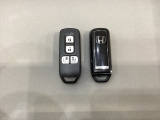 スマートキー付きですからドアロックの開閉およびエンジンスタートが楽々です。電動スライドドアの開け閉めもボタンで操作できます。スペアキーも同じものを用意しております。