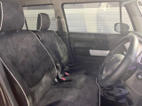 運転席まわりには十分なスペースがあり、大柄な方でもゆったり運転していただける環境です。