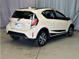 ハイブリッドならではの優れた燃費性能に加え、Toyota Safety Senseのプリクラッシュセーフティや車線逸脱警報など安全装備も充実しており、長距離ドライブでも心強いサポートを提供します