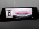 狭い場所での駐車やすれ違いなどでより的確な運転操作に役立つ360&deg;ビューモニターが装備されています。