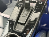 規定の保証期間終了後も、新車登録日から最長15年(または走行距離20万km以内)まで保証を延長できる「延長保証制度」をご用意し、末永く安心のポルシェライフをサポートいたします。