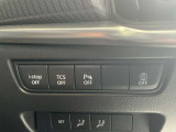 運転席横のスイッチでアイドリングスイッチやパーキングセンサーのON/OFFの切替が可能です。