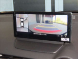 360度モニター搭載車ですので、低速時での不安を解消してくれます。この写真は右側はフロントカメラですが、後退時にはバックカメラにもなりますので歩行者や縁石なども確認することが可能です。
