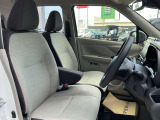 運転席・助手席は、ゆったりと座れるサイズで、長時間の運転でも快適です。