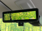 【デジタルルームミラー】後席の大きな荷物や同乗者で後方が確認しづらい時でも安心!カメラが撮影した車両後方の映像をルームミラー内に表示。クリアな視界で状況の確認が可能です!
