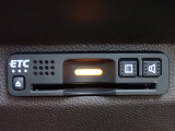 ■【ETC車載器】が装備されています。セットアップをしてお渡しとなり、ETCカードを差し込むだけで高速道路の利用が可能です。