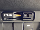 ETC2.0を搭載し、高速道路の料金決済をスムーズに行えるだけでなく、道路情報を活用した高度な運転支援サービスにも対応しています。