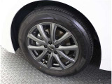 かっこいいホイールですね。 車のイメージを大きく左右するホイール部分はコダワリを持ちたいですね。