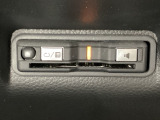 ハンドルの右下にETCがついています。高速道路の料金所の通過も楽々です!。 カードの取り出しもしやすい場所についています。