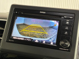 【バックカメラ】リバースにするだけで映ります、後方の安全確認や、狭い駐車場での車庫入れ、雨の日や夜間など視界の悪い時に便利です!安全にバックする為には欠かせない装備です。