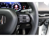 Hondaセンシングの機能のひとつ、アダプティブクルーズコントロール付!アクセルから足を離しても設定したスピードと前車との車間を保ち走行してくれます!車線維持もアシスト☆高速道路で疲労軽減ですね☆