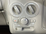寒い冬も暑い夏も全席に快適な空調を届けてくれる、ダイヤル式エアコンを装備♪