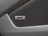 BOSEサラウンドサウンドシステムは、車内の音響特性に合わせて的確にチューニングされており、コンサートホールのようにバランスに優れた原音を忠実に再現した音響パターンを生み出します。